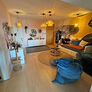  Bed & Breakfast Artists' Nest