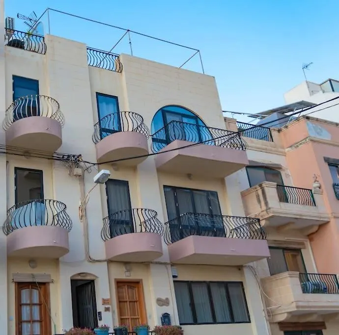 Sea-View Studio Apartment - Sleeps 2 Marsaskala