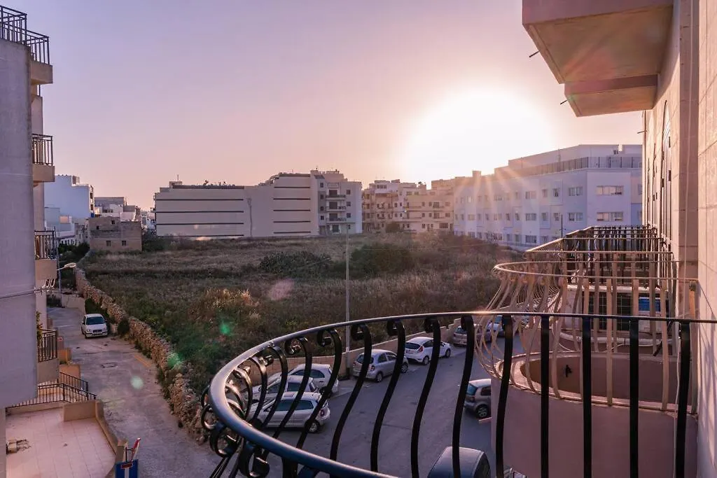Sea-View Studio Apartment - Sleeps 2 Marsaskala Malta