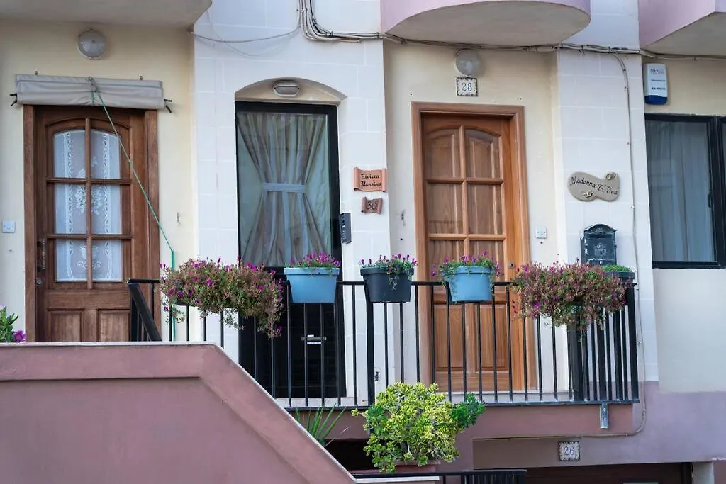 Sea-View Studio Apartment - Sleeps 2 Marsaskala