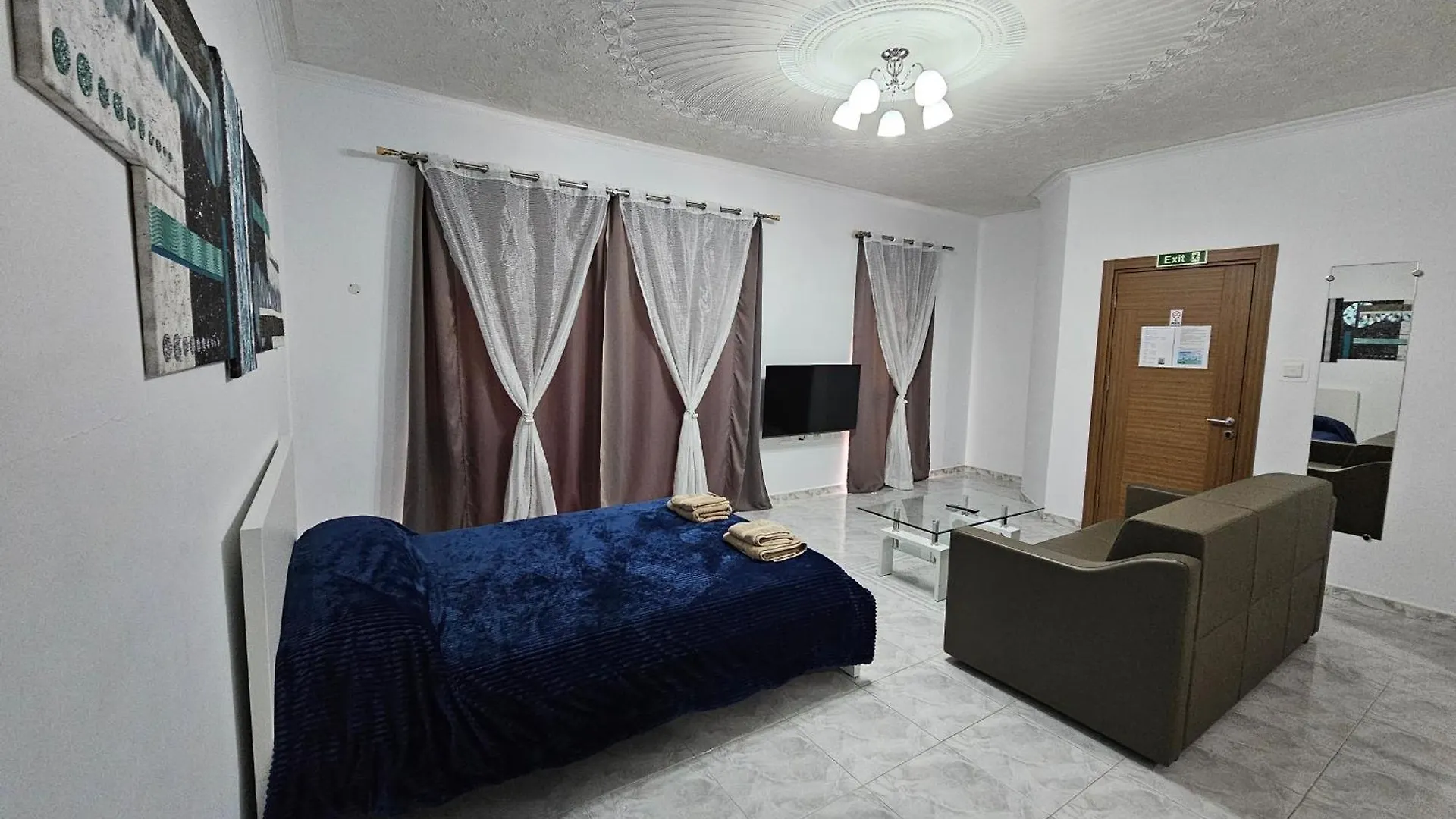 Sea-View Studio Apartment - Sleeps 2 Marsaskala