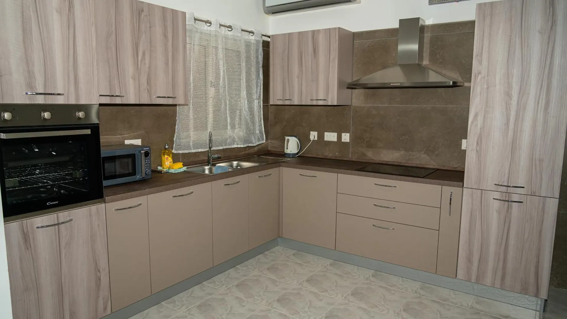Sea-View Studio Apartment - Sleeps 2 Marsaskala