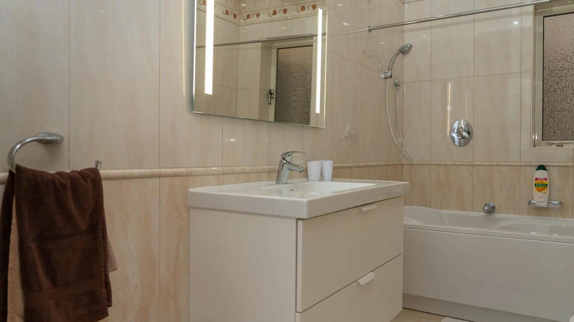 Sea-View Studio Apartment - Sleeps 2 Marsaskala