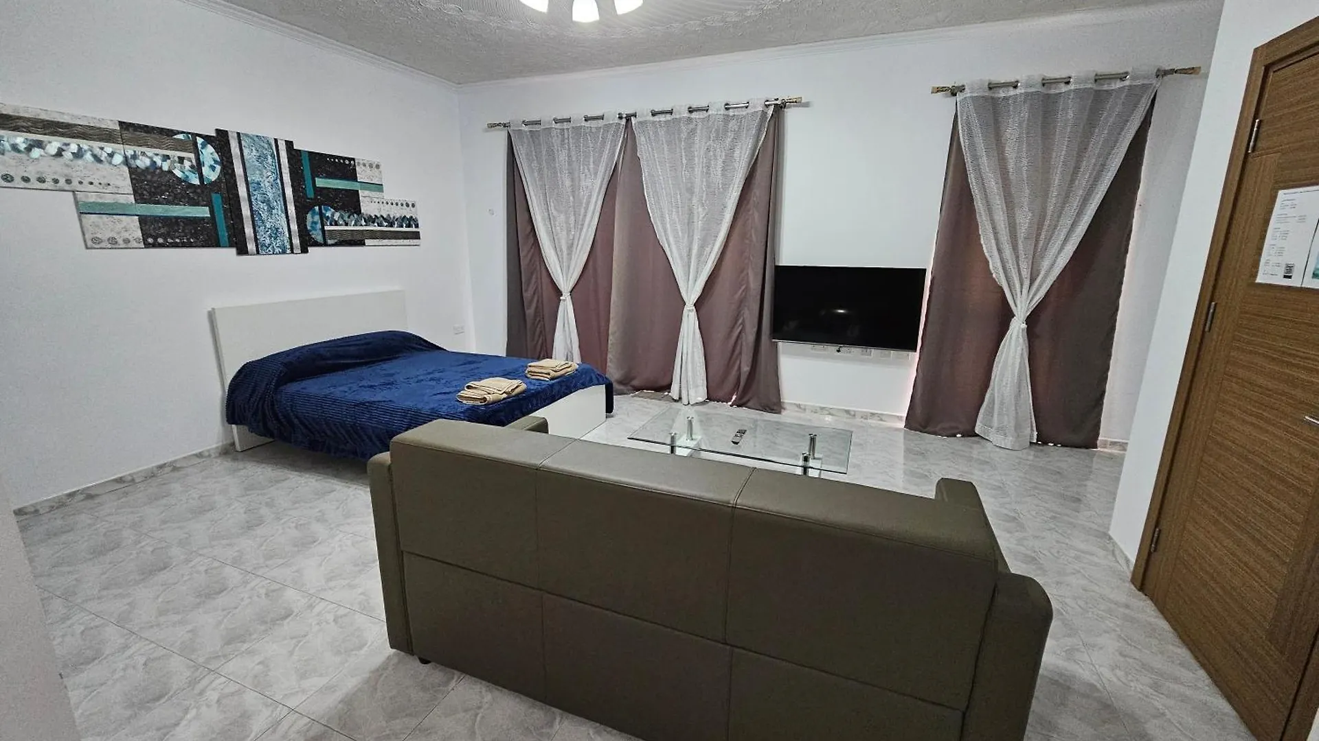 Sea-View Studio Apartment - Sleeps 2 Marsaskala